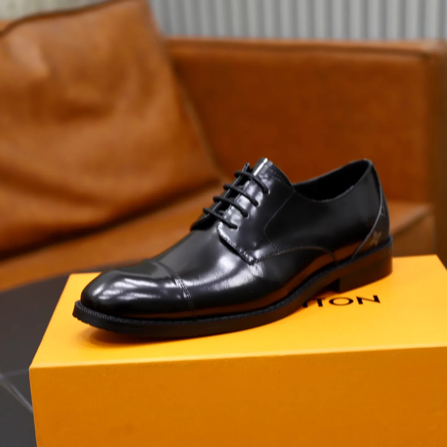 Ex-factory price: 500💰🙅‍♂️🙅‍♂️🙅‍♂️ Brand: LV Louis Vuitton Standard code: Men's size 38-44 (45 can be customized) Grade: Same style as the official website Original order quality Material: Original cowhide surface Comfortable sheepskin lining Original outsole Style category: Men's fashionable casual leather shoes Distinguished big-name luxury elements Top luxury Color: actual picture color